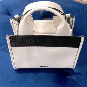 DKNY CROSSBODY SM